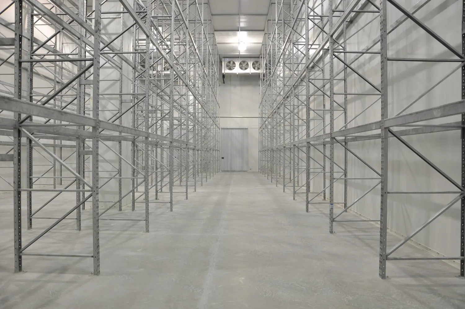 Almacén refrigerado construido con panel frigorífico para cuarto frío