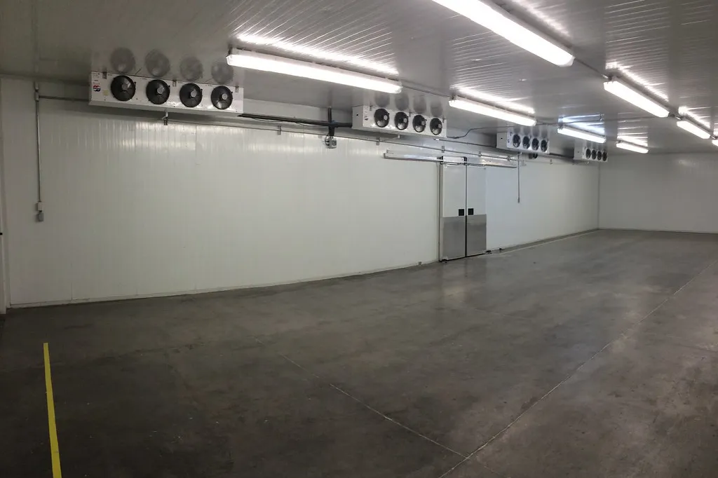 Interior de cuarto frío de panel frigorífico · panel sándwich con entrega en Mérida y Península